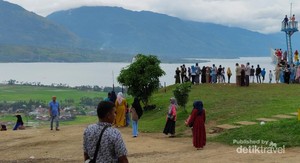 Tempat Asyik Menikmati Indahnya Danau Singkarak