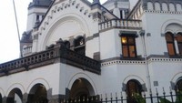 Lawang Sewu dari trotoar luar