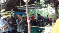 Foto: Penampilan seni tradisional di Pasar Doplang