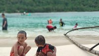 Pantai Pulau Kelapa di Teluk Kiluan.