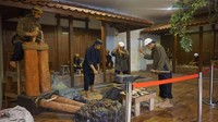 Diorama pembuatan keris