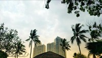 Berlatar gedung tinggi