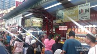 Kawasan kuliner khas minang yang ramai