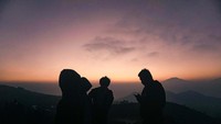 Menunggu pagi di Silancur Highland