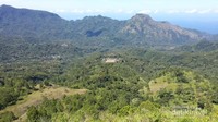 Perbukitan di sekitar Gunung Inerie