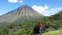Gunung Inerie di foto dari mana saja tetap cantik dan fotogenic