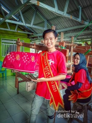 Tenun dan Air Terjun yang Jadi Kebanggaan Orang Donggala