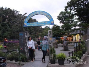 Teras Cikapundung, Tempat Paling Asyik di Bandung