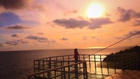 Teras kaca Pantai Nguluran