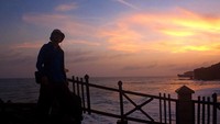 Keindahan senja dari pulau karang