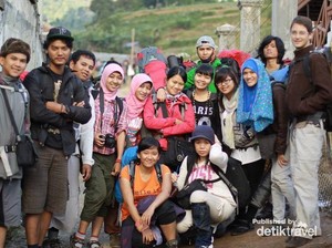 Tergoda Pesona Padang Edelweiss di Suryakencana