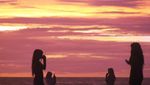 Tergoda Senja di Pantai Terpanjang di Indonesia