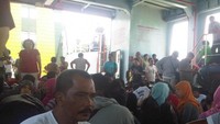 Suasana di kapal penyeberangan