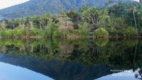Gunung Gamalama dari Danau Tolire Kecil