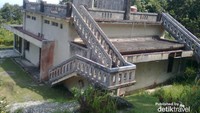 Salah satu bangunan di puncak Menumbang