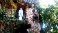 Grotto Gua Maria Lourdes di Desa Puhsarang