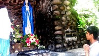 Gua Maria Pertama di Sekitar Gereja Katolik Puhsarang
