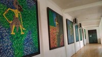 Galery seni Pandawa di bagian dinding Gedung Pengelola Taman yang artistik