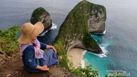 menikmati eksotisme Klingking Beach