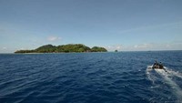 Pulau Mahengetang dari jauh (sumber: Hani Azzahra/dtraveller)