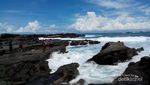 Terpesona Indahnya Pantai Karang Taraje di Sawarna