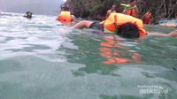 Laskar Gerhana Bersnorkling di area Pantai Sulamadaha