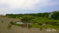 Pantai Lembupurwo terletak di Desa Lembupurwo Kecamatan Miri