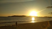 Menikmati sunset kala senja yang indah di Pantai muaro bantiang.