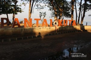 Terpesona Sunrise di Pantai Paling Populer Bali