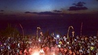 Suasana makin meriah saat malam hari