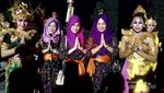 Terpukau Aksi Lincah Hanoman di Pura Uluwatu