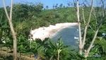 Terpukau Pasir Putih di Pantai Coro, Tulungagung