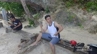 Bersantai di Pantai Friwen