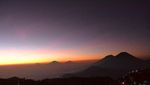 Tidur Dengan Hamparan Bintang di Gunung Prau