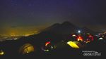 Tidur Dengan Hamparan Bintang di Gunung Prau