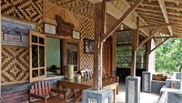 Teras depan di depan ruang tidur Sarang Badak