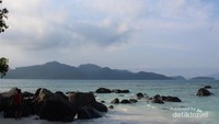 Bebatuan di Pulau Umang-umang