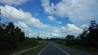 Jalanan menuju Genting Apit, Belitung