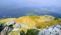Wisata alam dari Bukit Bunium. Pemandangan alam dari perbukitan ini sangat-sangat mempesona. Warna kuning keemasan dari perbukitan ini sangat memanjakan