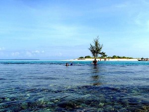 Tinalapu, Pulau dengan Perairan Sebening Kaca