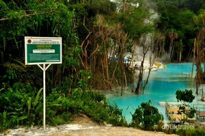 Tinggi Raja, Kawah Biru yang Cantik dari Sumatera Utara