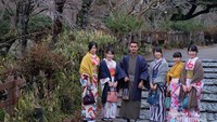 Ini foto bersama gadis-gadis Jepang