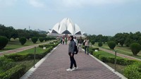Lotus Temple, kuil berbentuk teratai yang di dominasi warna putih