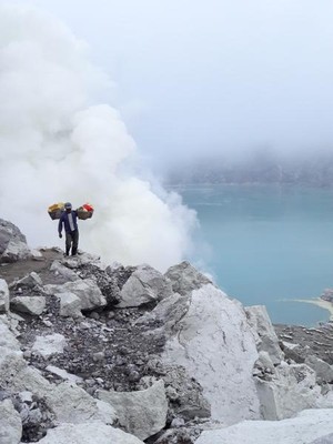 Tips Berburu Blue Fire Kawah Ijen