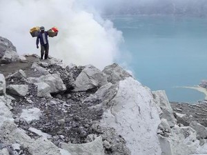 Tips Berburu Blue Fire Kawah Ijen
