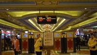 Casino atau tempat judi yang sangat terkenal di Makau. Tempat ini dijaga sangat ketat oleh petugas keamanan