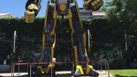 Salah satu patung robot di Art District