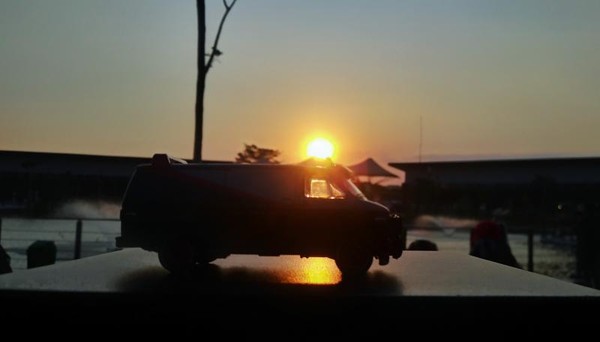 Diecast di Taman Graha Artha, Bandung saat sunset