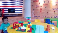 Tersedia ruang khusus bermain anak
