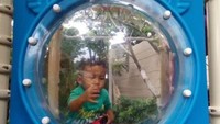 Menikmati playground saat bosan di kamar